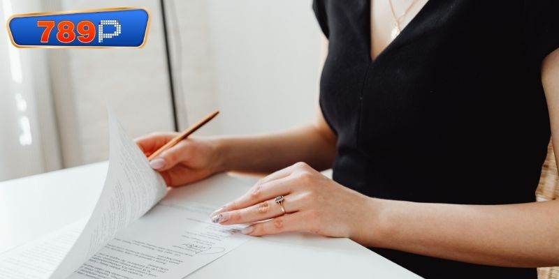 Thực hiện điền đầy đủ thông tin vào bảng mẫu